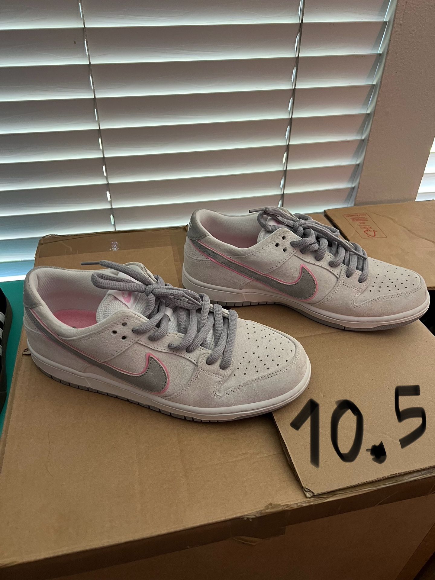 Nikes Pumas Adidas