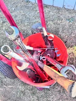 Tool bucket of sockets