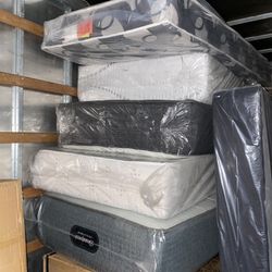 Beautyrest Mattress & Box spring Sale Twins On Clearance New Not Rebuilt 90% Off Was $2999 Now $300 Final Sale. King Sets Box $200. Queen $150 Deliv