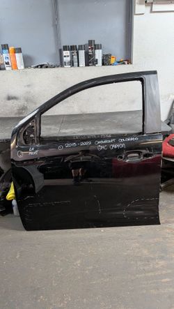 2015-2016-2017-2018-2019-2020-2021-2022 CHEVROLET COLORADO FRONT LEFT DOOR OEM USED #11037