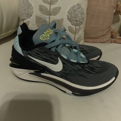 Nikes Size 6