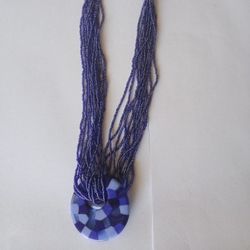 Beautiful Vintage Glass Pendant Necklace 