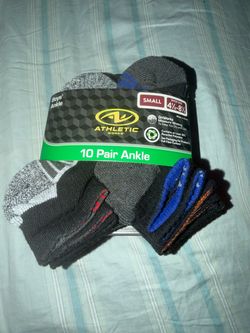 Little boys Athletic works cushioned ankle 10 pair socks , size small (4.5-8.5)