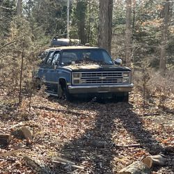 1985-86 Chevy Suburban For Parts