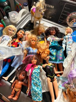 Mixed Lot of Fashion Dolls and Figures