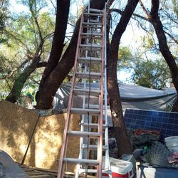 40"  Extension Work Ladder Used  Priced To Sell