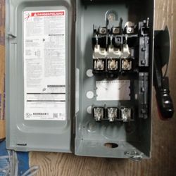30 Amp 3 Pole RT Fused Disconnect 240 V