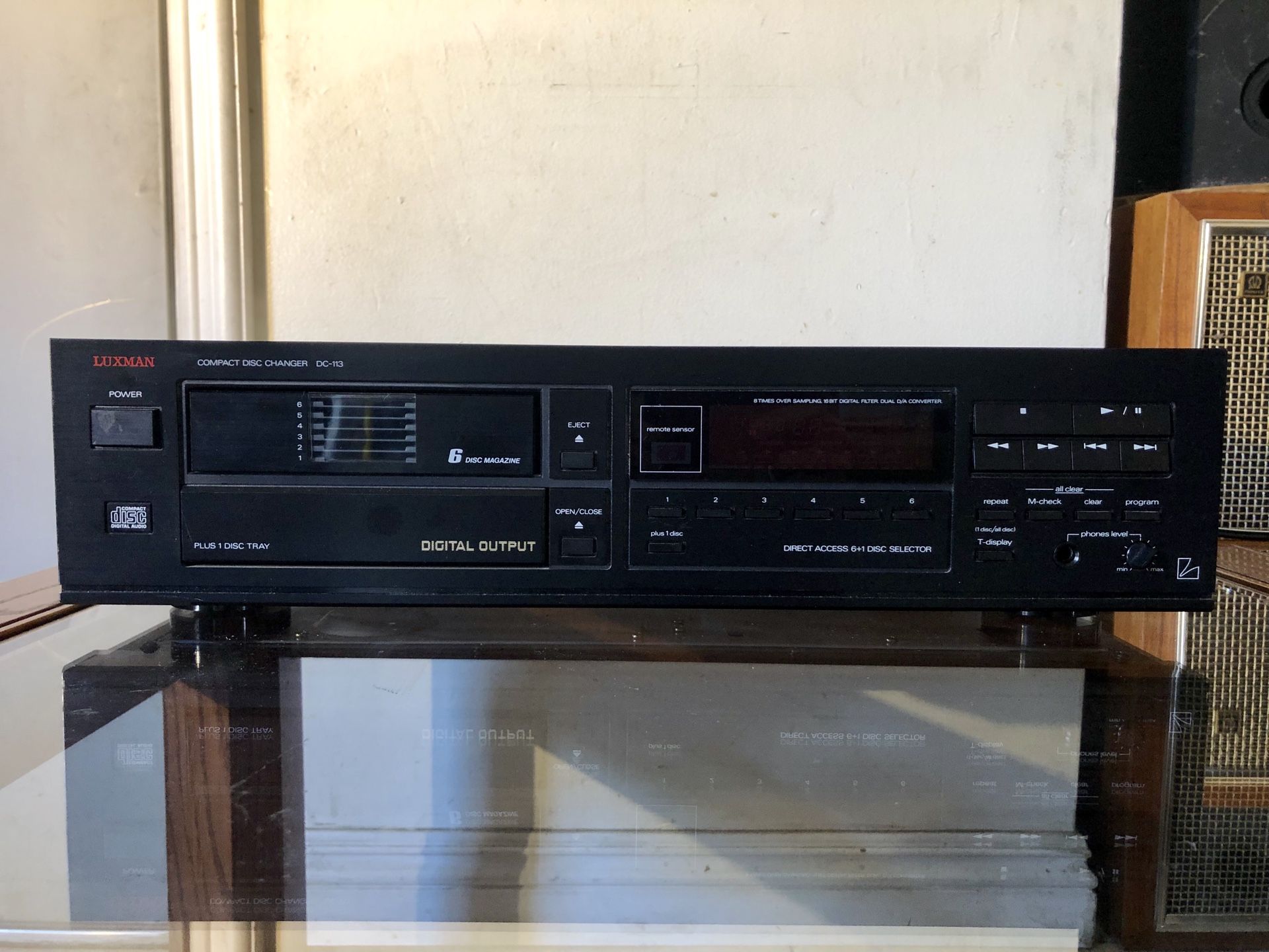 **LUXMAN CD 6 DISC CHANGER DC-113 **