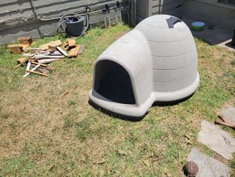 Petmate doghouse
