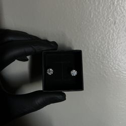  VVS1 Moissanite Stud Earrings
