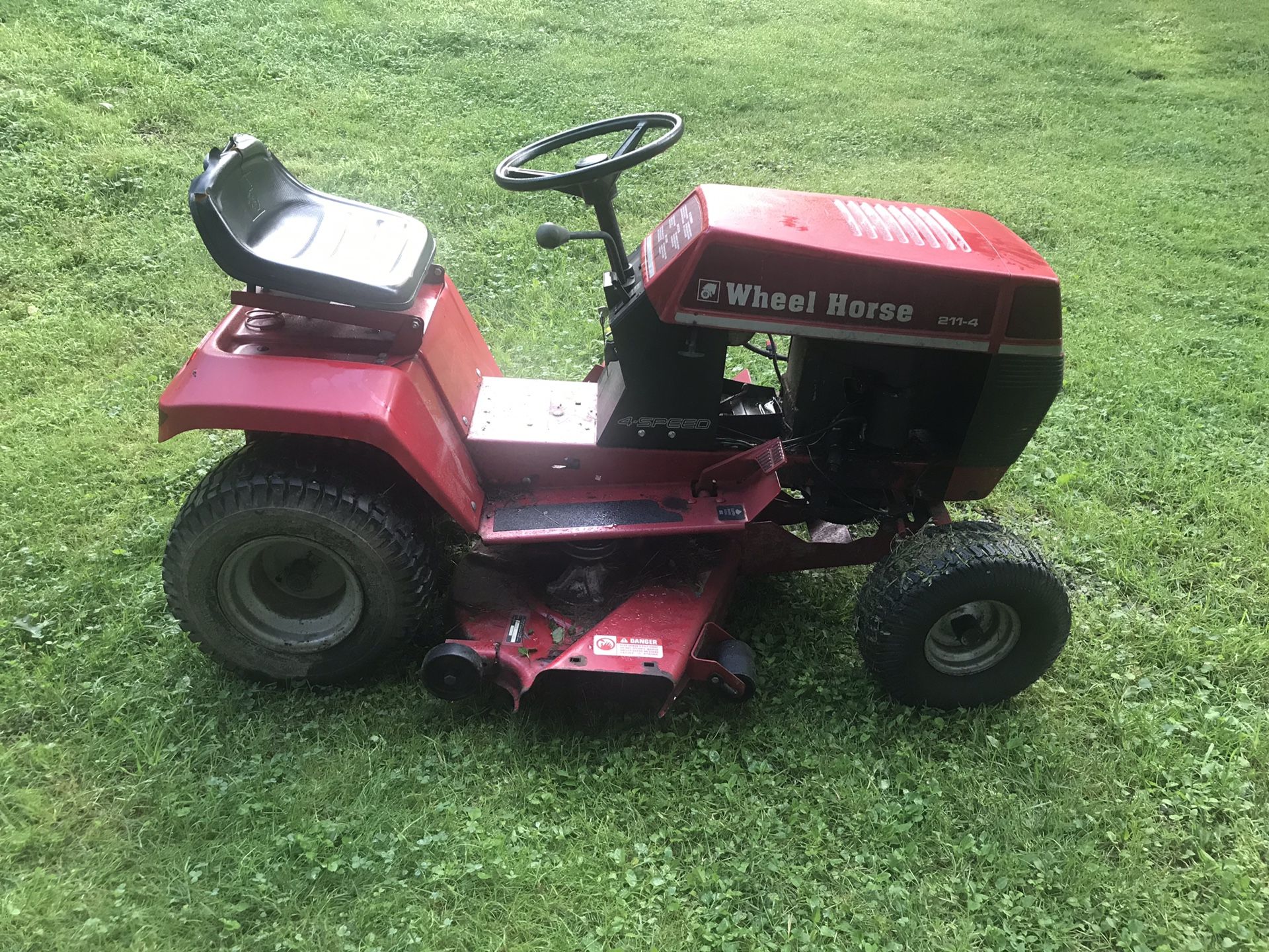 Wheel Horse 211-4 Riding Mower