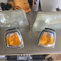 2006-2011 Ford Ranger Headlights / Side Markers