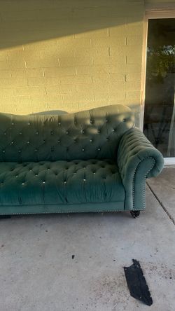 2 Green couch’s free