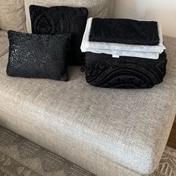 Black Full/ Queen Comforter Set