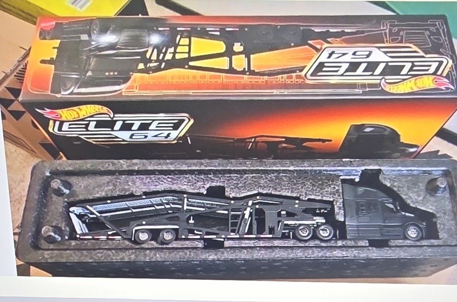Hot Wheels RLC Transporter Freightliner Cascadia