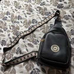 Aéropostale pebbled faux-leather sling bag
