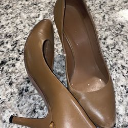 Gucci Round Toe Pumps in Brown Size 37
