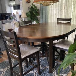 Dining Room Table And Chairs 