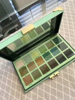 Jeffree Star “Blood Money Eyeshadow Palette 