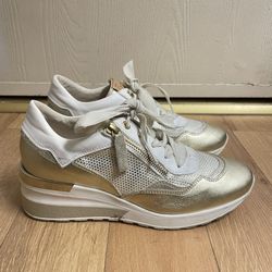 Ron White ~ Rosa Metallic Gold Wedge Sneaker ~ Size 7.5 US Women