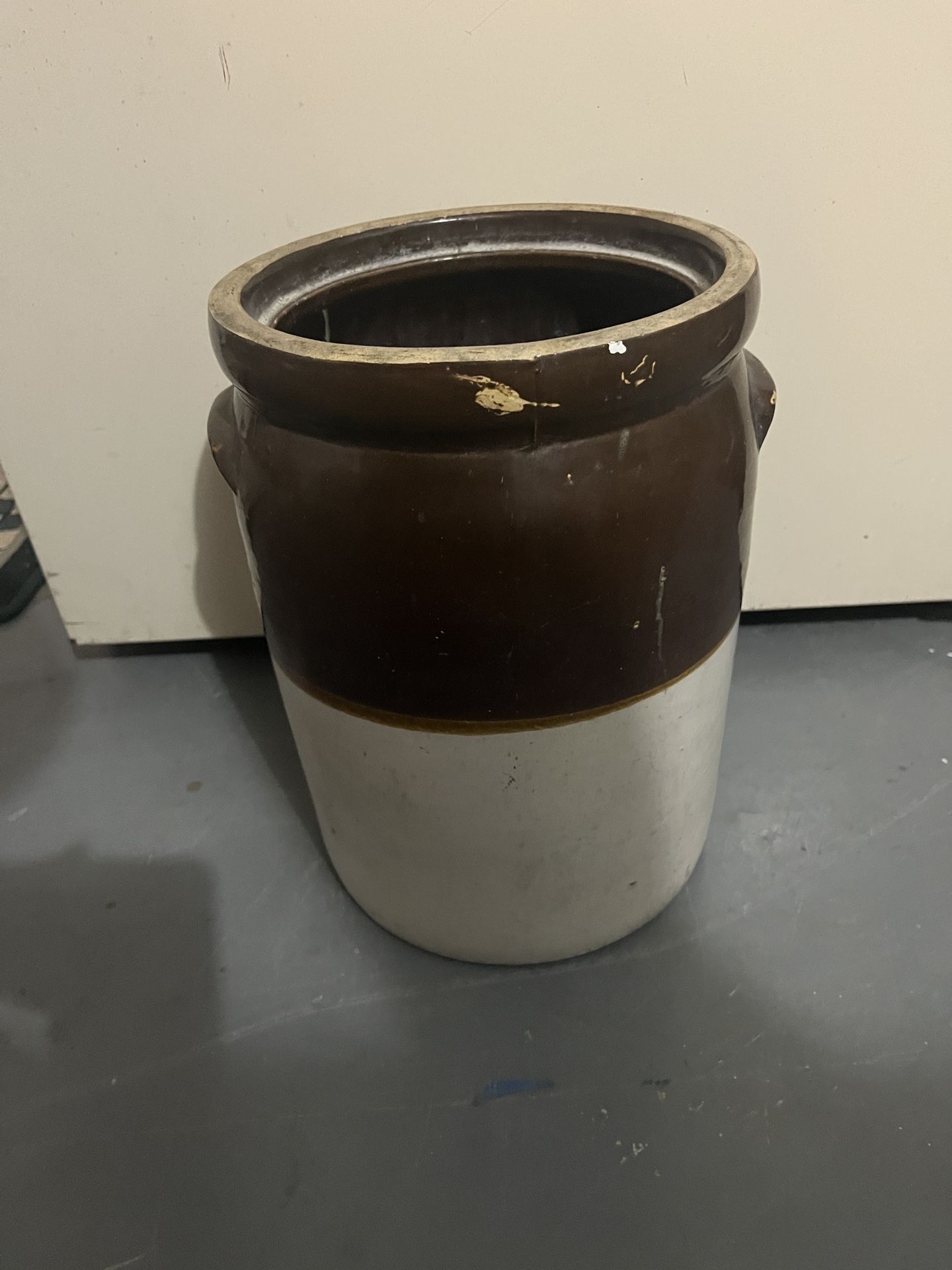 3 Gallons Antiques Crock