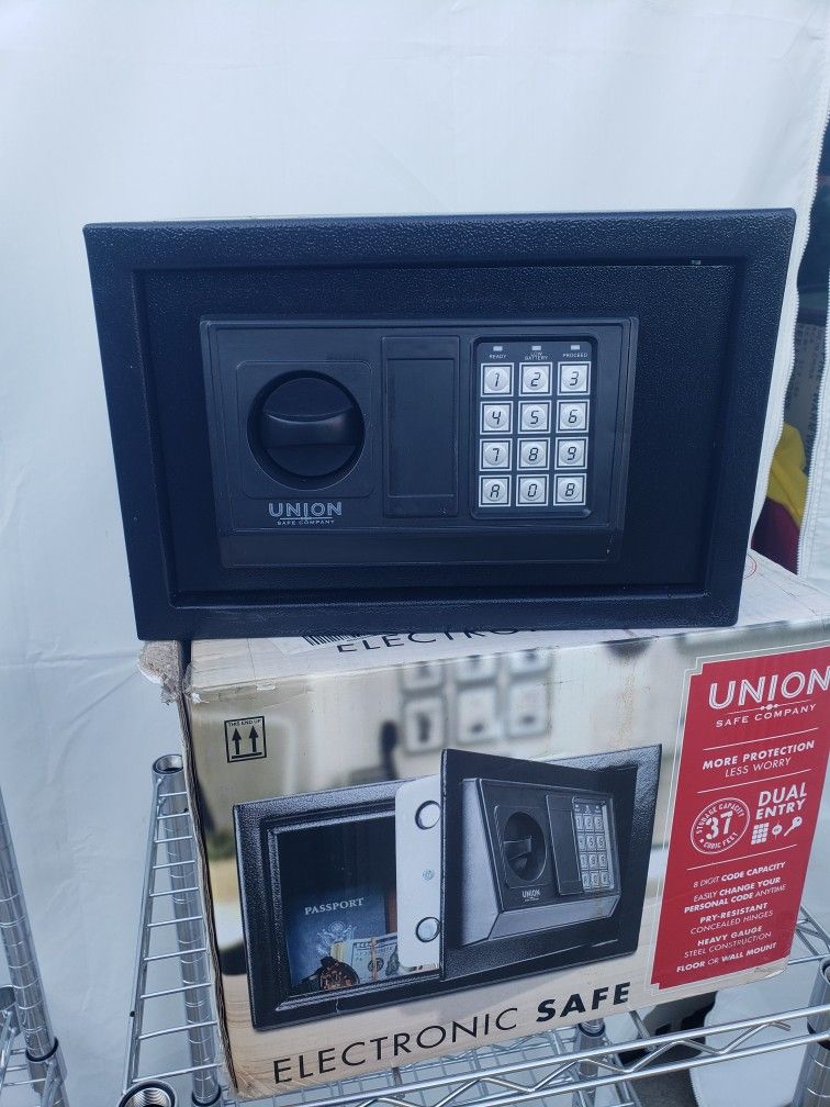 Safe - Like New Condition