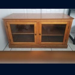 Nice TV Table , Like New