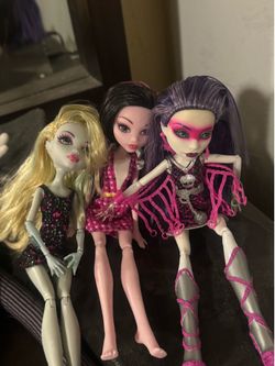 3 Monster high dolls