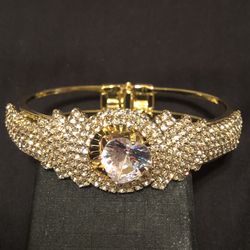 Women’s 14 kt gold plated diamond rhinestone bracelet 7/1/2 inch no refunds