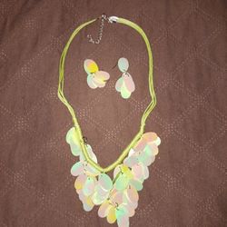 NICE GREEN NECKLACE WITH EARRINGS  $6
