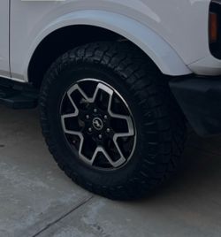 Ford Bronco Outer Banks OEM Wheels and 275/70R18 Nitto Tires