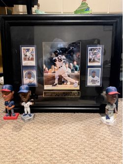 Sammy Sosa autographed framed photo + bobble heads