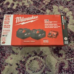 Milwaukee Battery and Charger 48-59-1852B