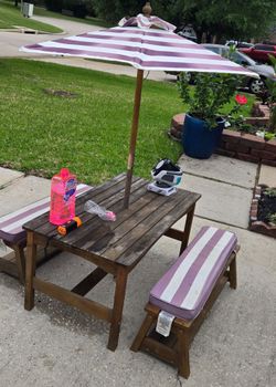 Kids Picnic Table with Umbrella