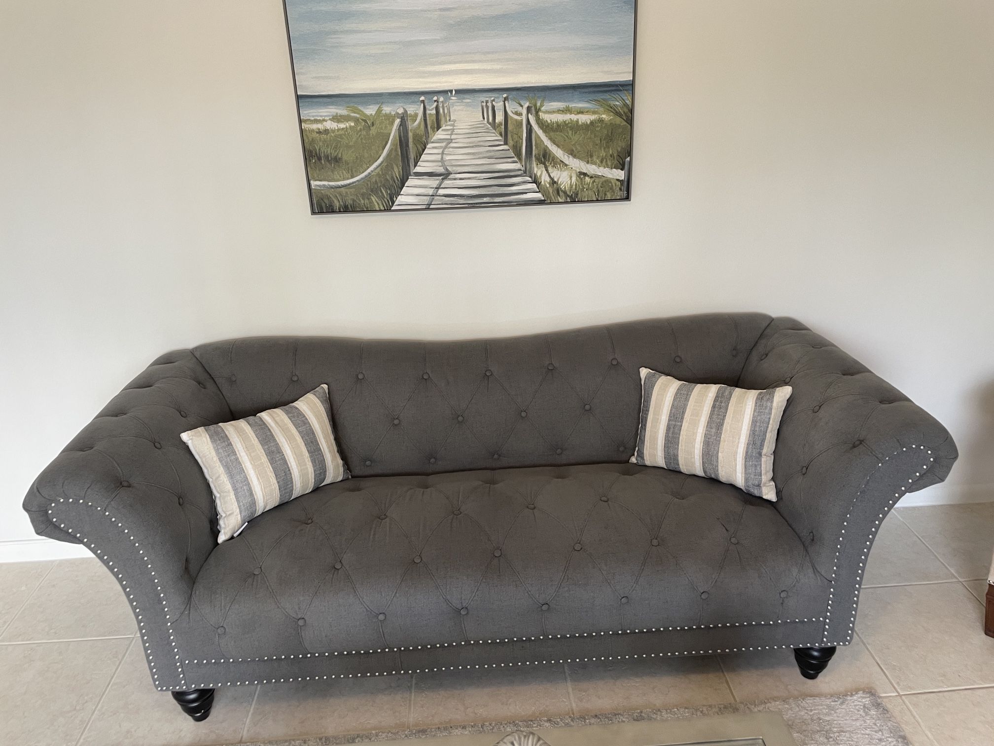 Nailhead Sofa : B/O