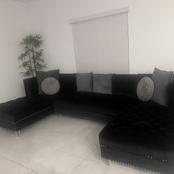 Dymond 3  Black Sectional Living Room
