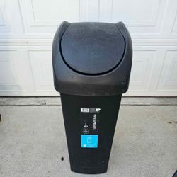 Kitchen Trash Can Very Cleaned Just Washed It 