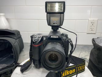 Nikon D300S DSLR Camera + 18-200mm VR Lens – Memory Card, Flash & Accessories