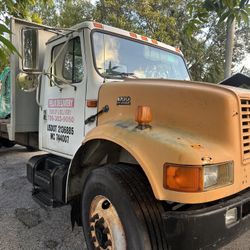 1998 International 4700 Flatbed Truck With Forklifting 