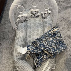 Dockatot Deluxe + Toy Arch + Cover
