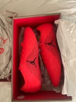 Nike tiempo Jordan’s size 10.5