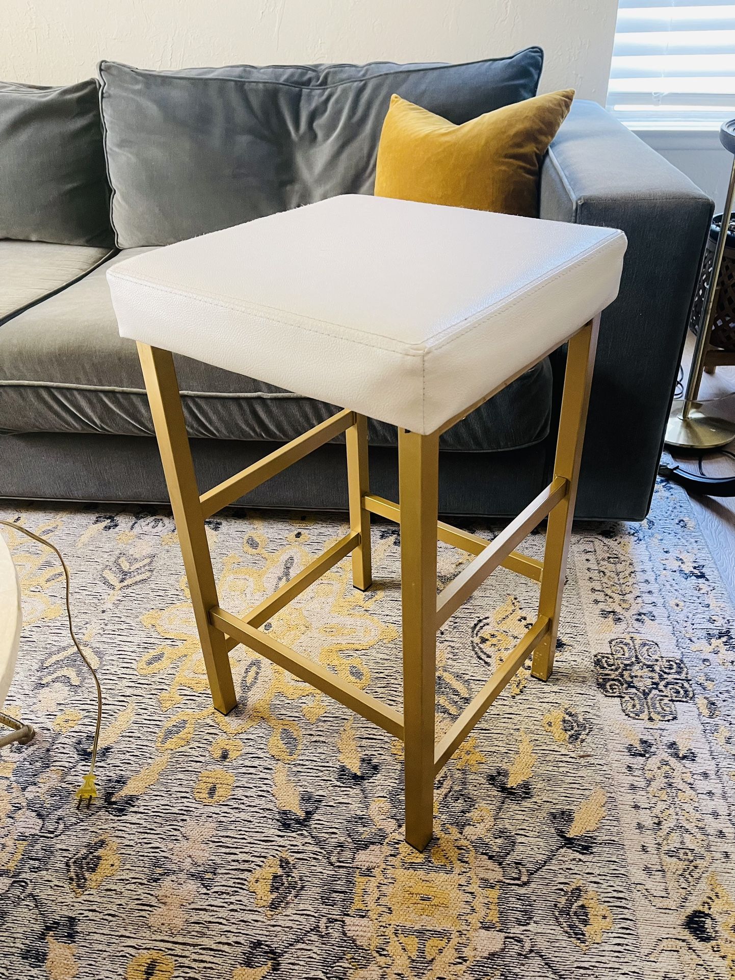 Backless Bar Stool, White Top W/ Gold Metal Base 