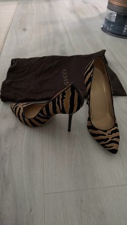 Gucci Tiger Print Pointed-Toe Heels