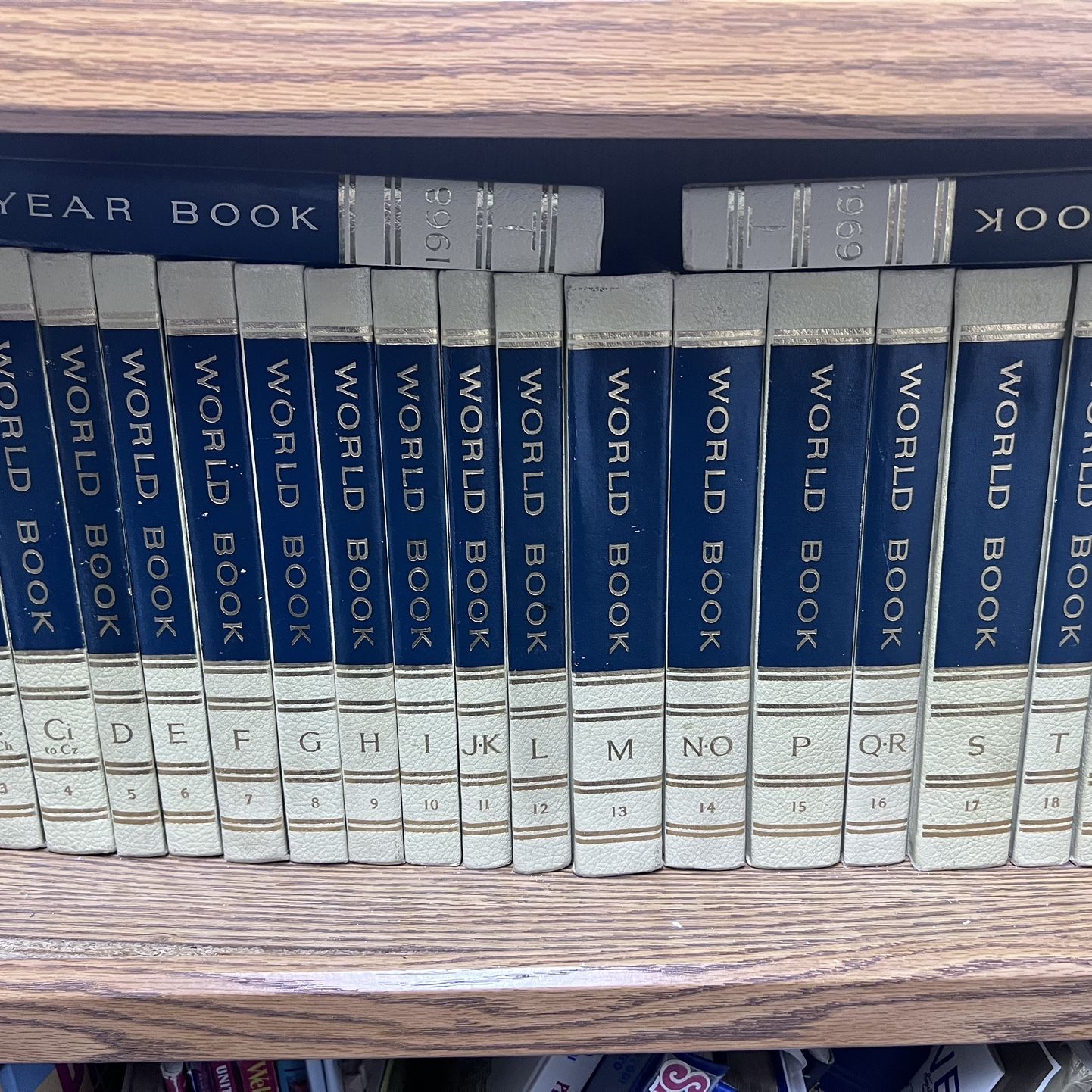 洋書 One Complete Collection Vintage 1968 The World Book Encyclopedia Set with Extra Year Books
