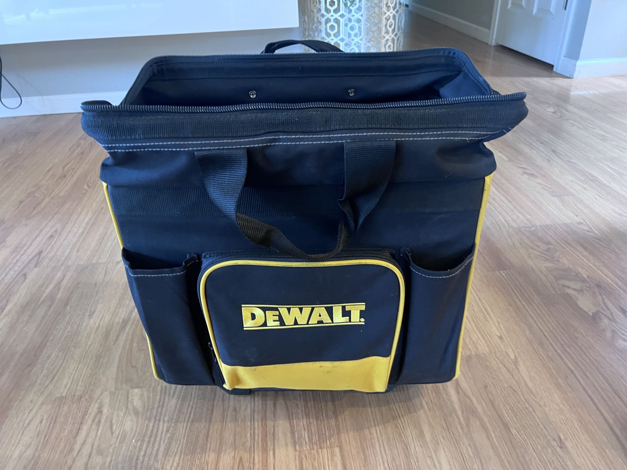 DEWALT Rolling Tote Bag