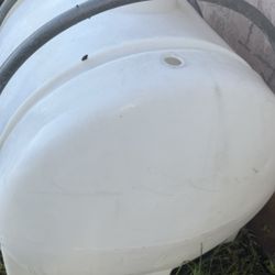 Horizontal Poly Water Tank 225 Gal 