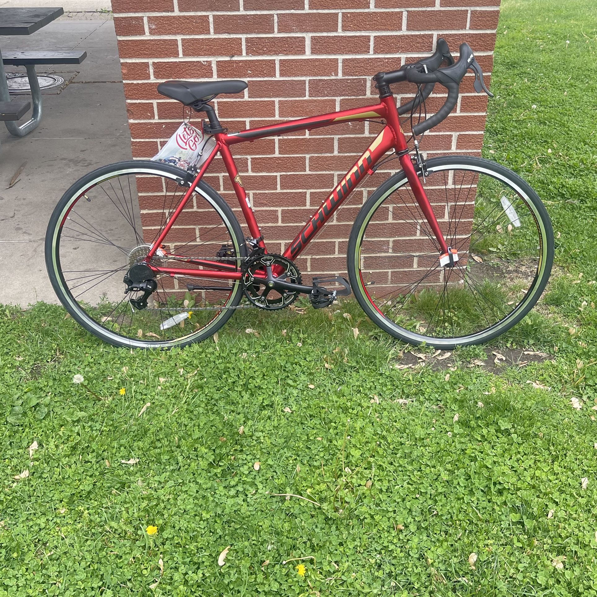 New Schwinn Volare 1400, 700c Wheels, 21” Aluminum Frame