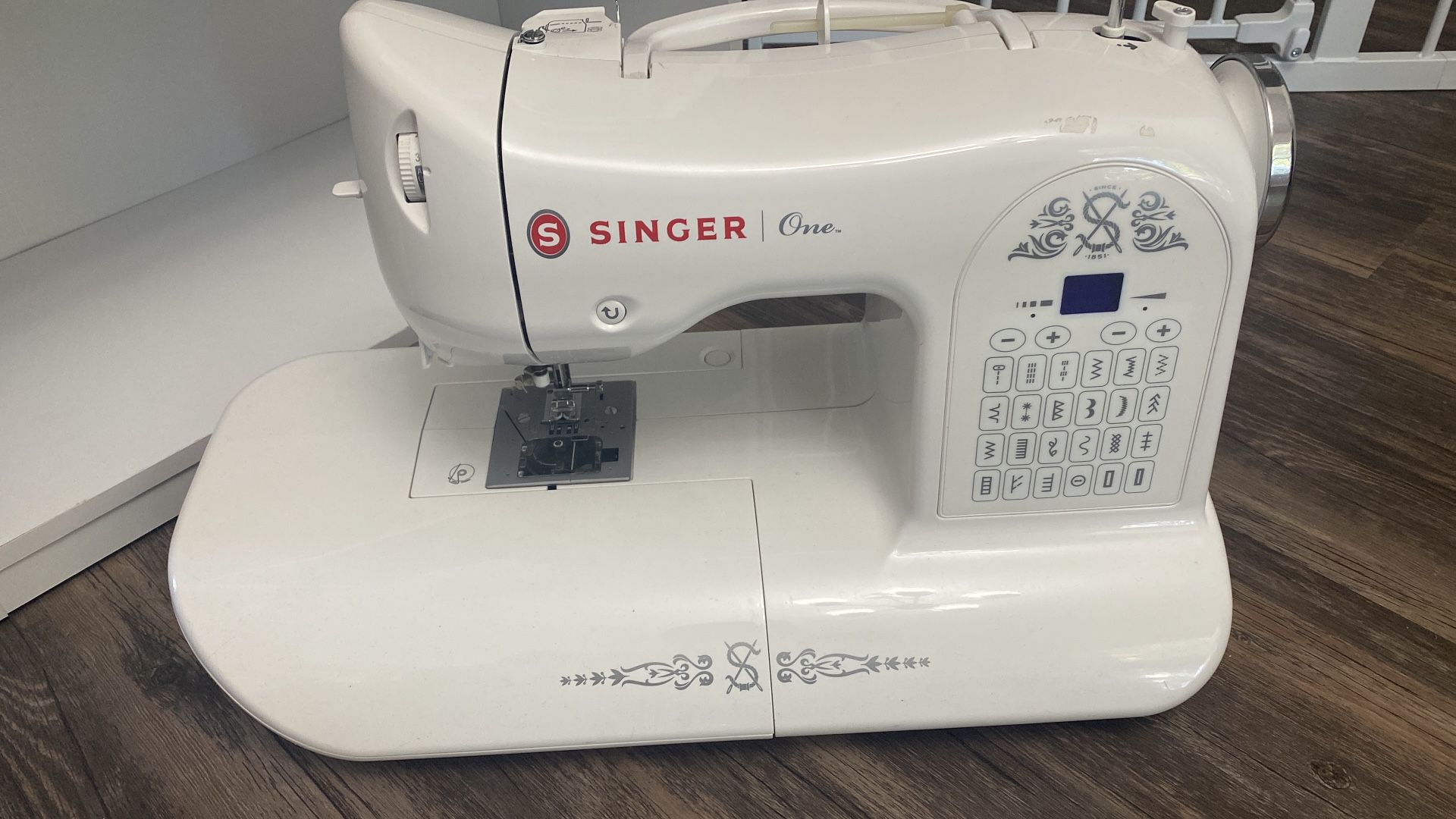 Machine Singer One Sewing 