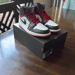 Air Jordan 1 Mid