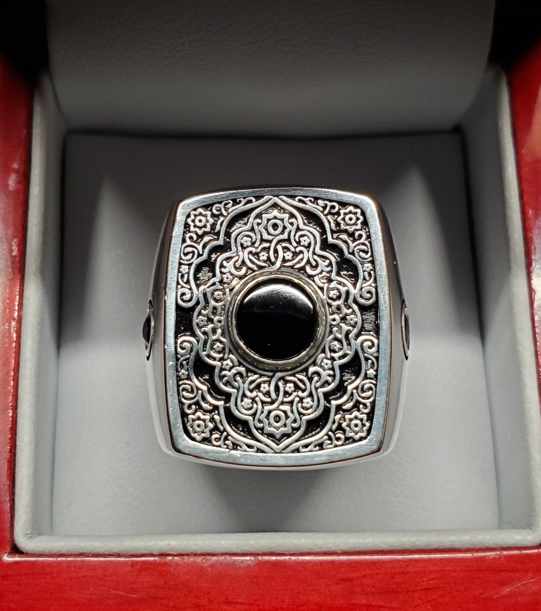 Sterling silver ring & black onyx stones